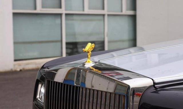 一个轮胎价值20万，车标能卖30万，内部奢华犹如皇宫的奢华座驾！