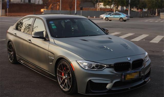 宝马320全车金属亚光炭灰改色膜 一匹一无二蜕变的马儿