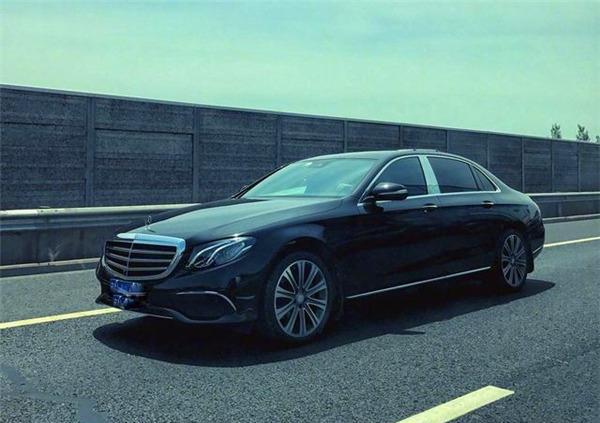 小伙好面子！将奔驰E级改装成S级迈巴赫！朋友笑他太能装！