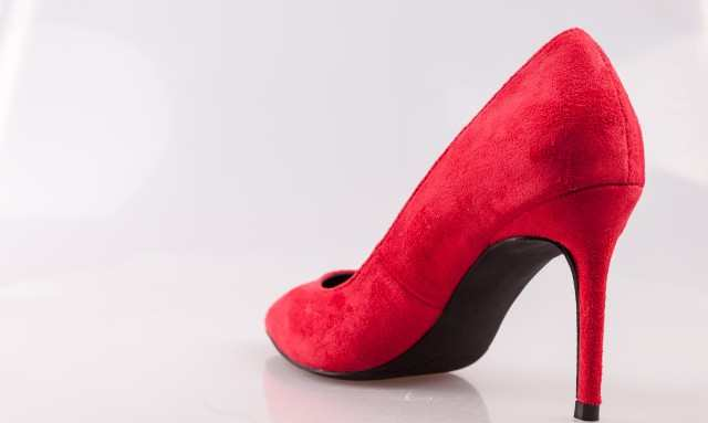 尖头鞋前面挤脚怎么办,推荐2个靠谱的小妙招!