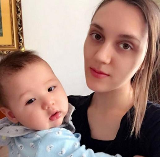 中国农村小伙娶俄罗斯美女为妻, 婚后生下孩子后, 人们都这样说