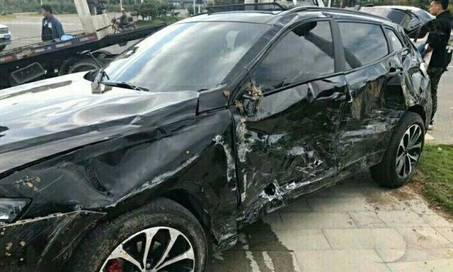 魏派VV7被一辆途锐撞上了，途锐几乎要报废，不得不说魏派真硬！