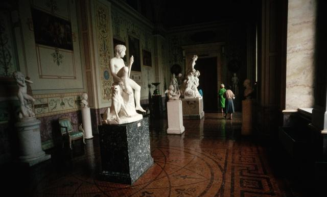 前苏联和美国在冷战时期,谁的实力更强大呢?