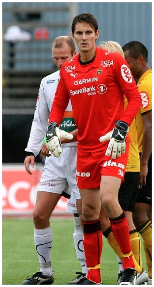 史上身高最高的10名足球运动员,踢足球的也有