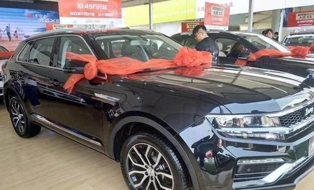 这款车的价格在10万左右, 真是比汉兰达实惠许多呢!