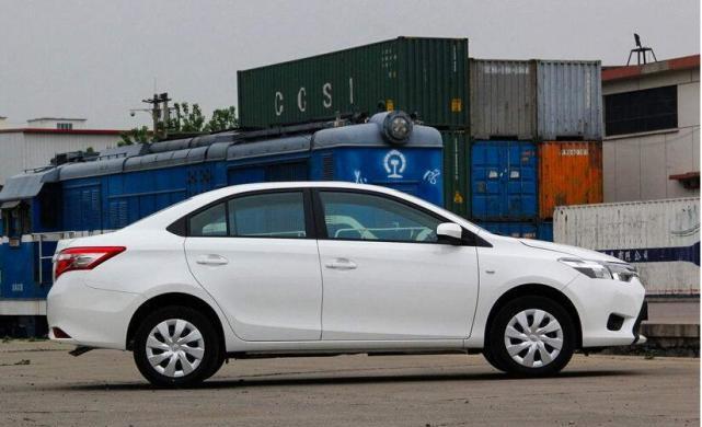 这日系车比国产车性价比都高, 6万元标配车身稳定系统和刹车辅助