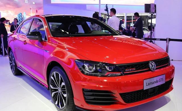 奢侈宽体小钢炮, 颜值性能干趴高尔夫, 搭自适应巡航系统才20万!