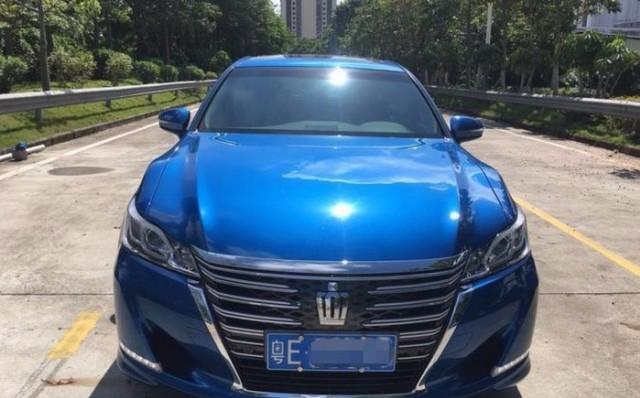 29万提了台蓝色皇冠, 年轻时尚不老气, 全家都说好看