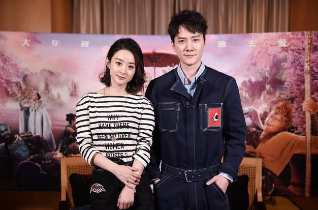 赵丽颖劈叉破怀孕谣言,身材姣好却不小心暴露