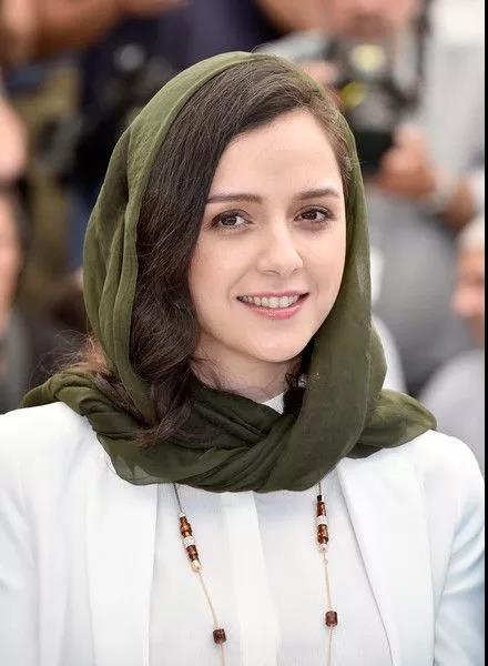 伊朗国宝级女演员,虽然没有摘去头纱,但还是难掩美貌.