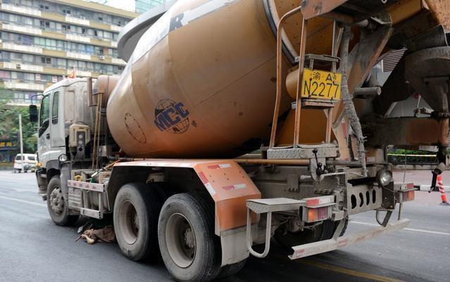 如果混凝土凝固在罐内,修一次要多少钱?今天可