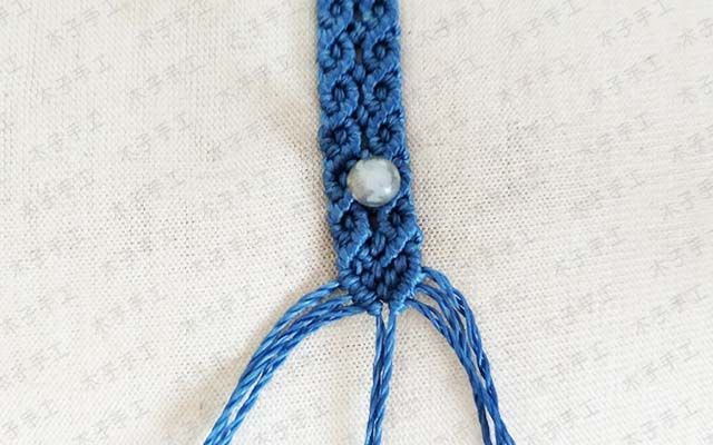 手工编绳教程,编织一款水滴配件的颈链,难度4颗星