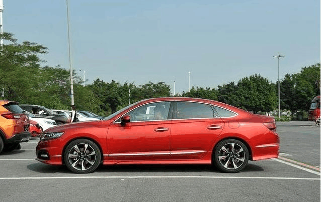 定位比雅阁高端, 操控优于迈腾, 优惠5万!