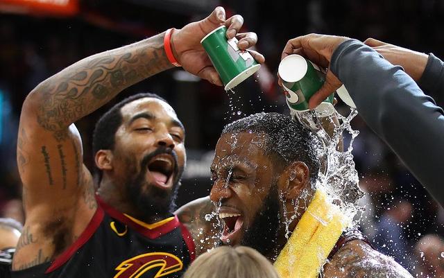 詹姆斯你狂什么,有本事去西部再绝杀一次!