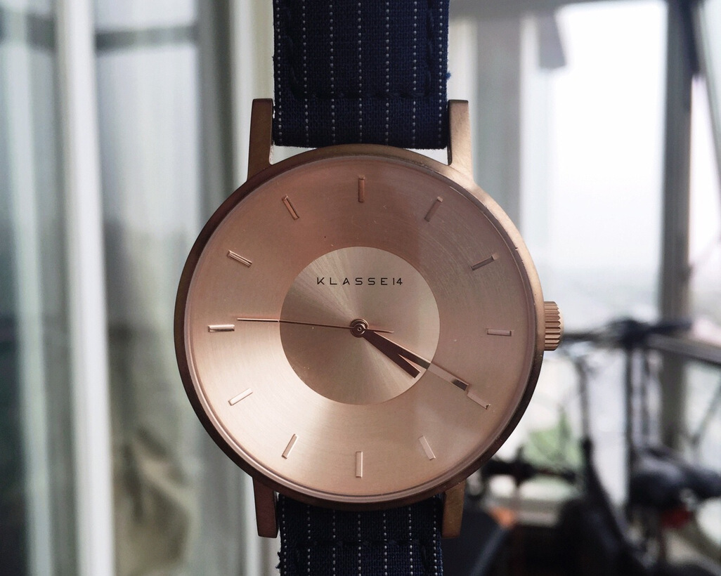 你还在戴DW?它才是火遍INS的小众情侣表!