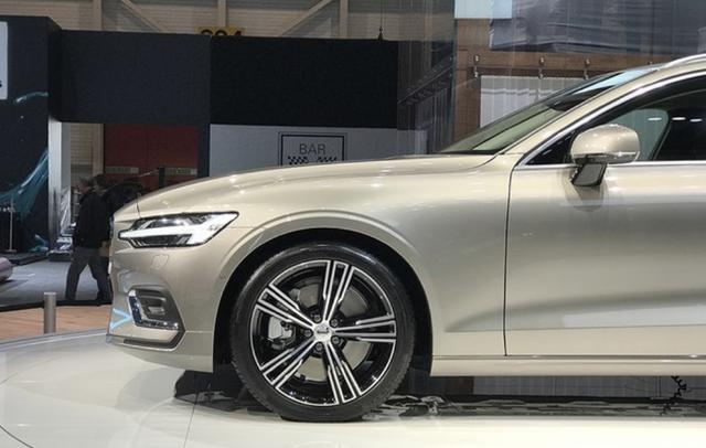 BBA最强对手即将入华，2.0T涡轮+机械增压+8AT，标配四驱