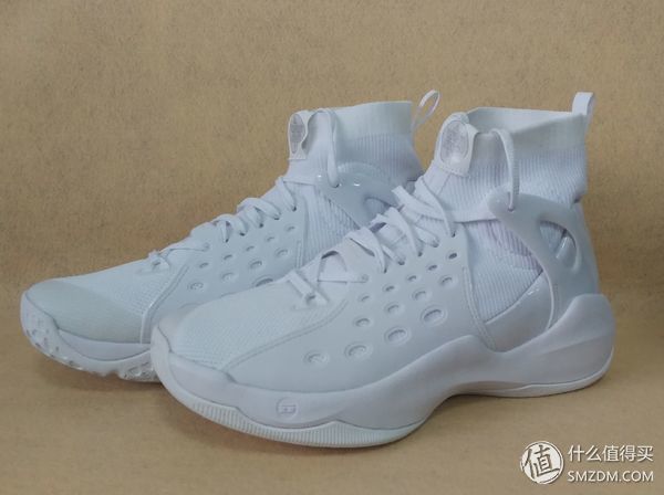 原创新人国产篮球鞋李宁音速6开箱展示及简单