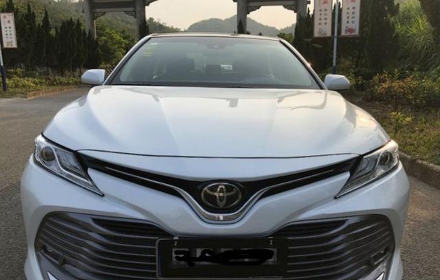 丰田凯美瑞，B级车中的老大，性价比，完爆迈腾与雅阁，起步15万