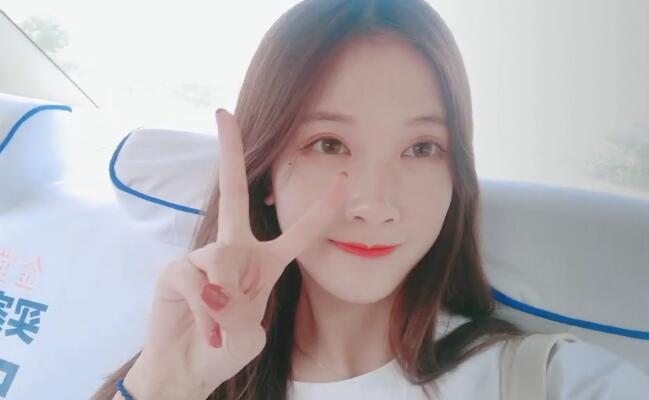 抖音你的小甜甜爆红网络 能带我吃饭就好了温