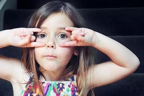 为什么说孩子沉迷抖音快手,比打王者荣耀更可