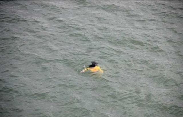 男子看见河里有人落水,选择转身离开,回家接到陌生电话瞬间崩溃