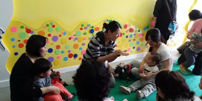 何时引导宝宝说话最合适?1岁后有点晚,聪明妈