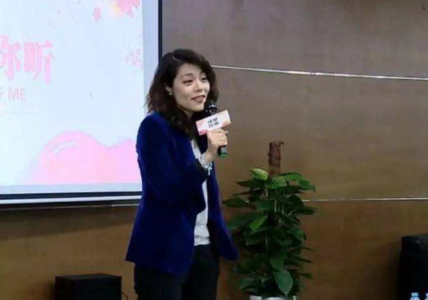 复旦女神教授陈果:比起貌美,她的智慧更让人叫好!