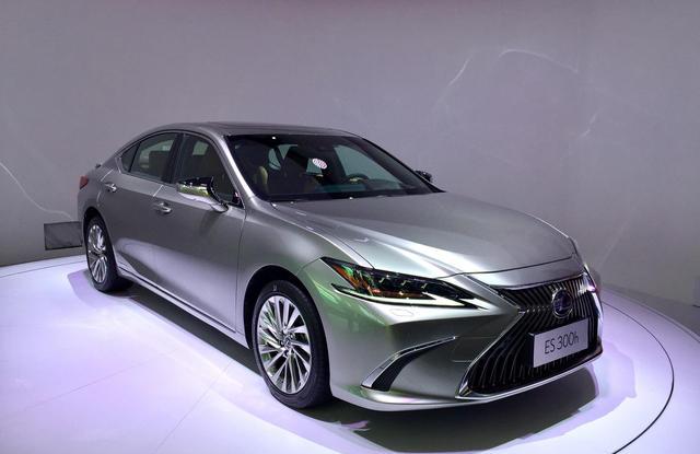 豪华不减，性能感倍增，雷克萨斯ES也有F SPORT版了