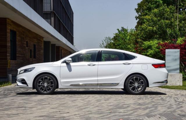 14万买卡罗拉不如买它，一样5.8个油空间大一圈，高速跑210码不漂