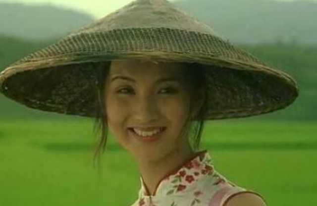 19岁出道红极一时, 30岁嫁霸道总裁, 身价百亿坐豪车, 却从不炫富