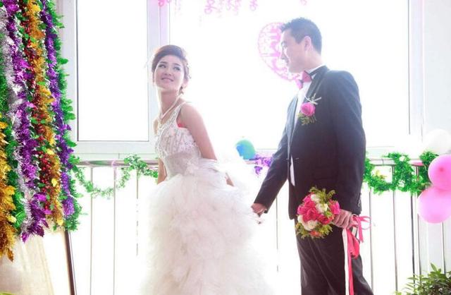 朋友结婚我随礼五百,晚上他在同学群里说的话