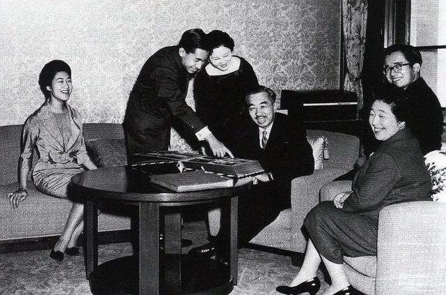 近亲结婚有多可怕? 看看日本裕仁天皇一家的下场就知道了