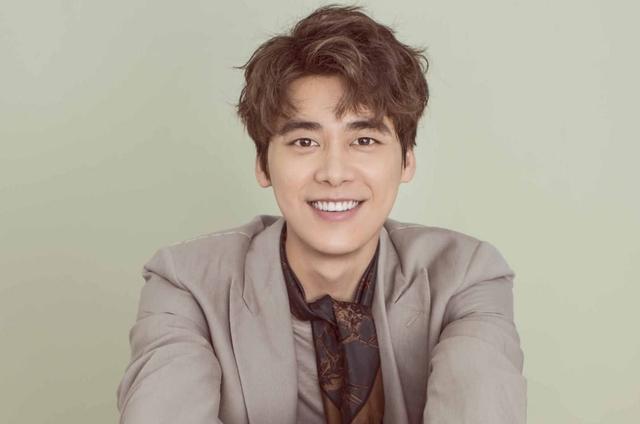 李易峰新电影即将上映,你准备好掏钱卖电影票