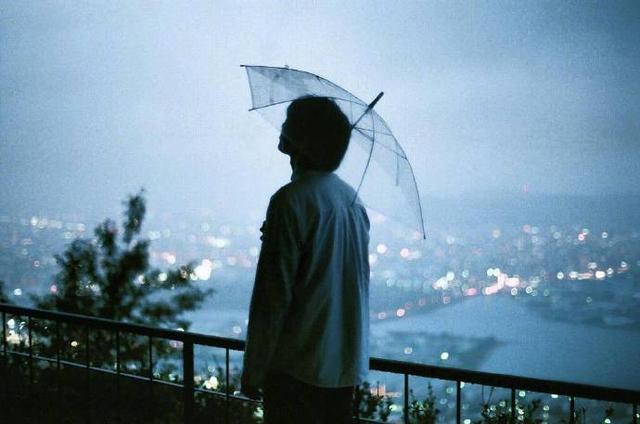 适合分手失恋后的女生男生发的说说,句句痛到