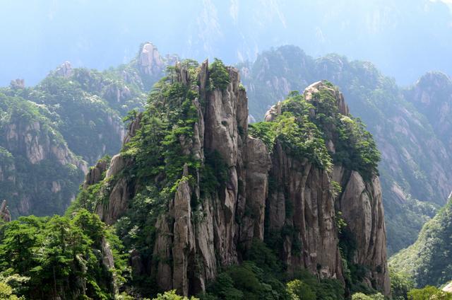 中国最牛的一座山, 年入门票超过5亿, 城市都为它改名