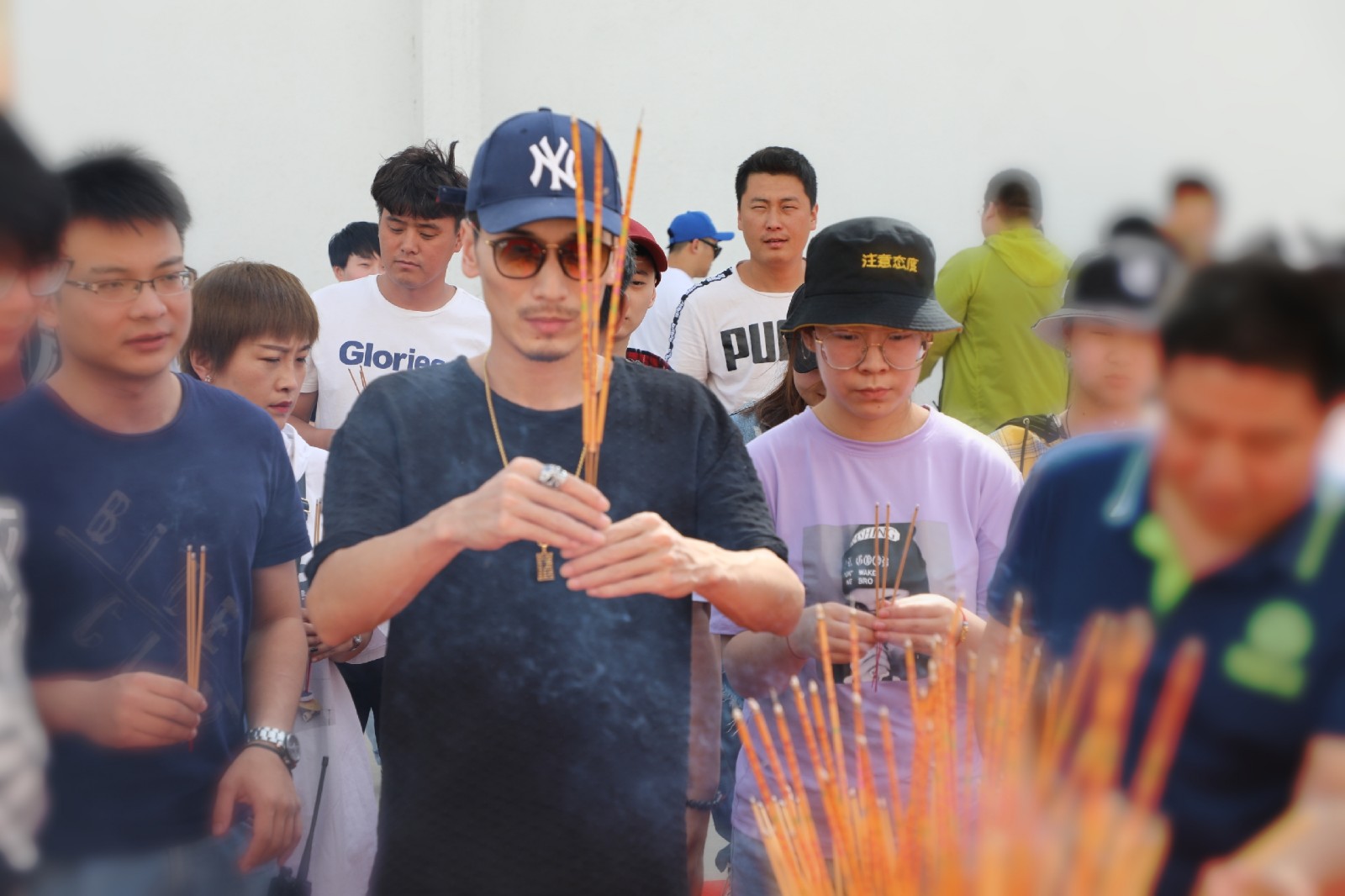 马驰《黑潮》今日盛大开机 再饰反派狠辣升级