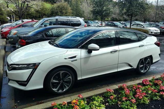 新款本田轿跑来临，与自家思域竞争，外观变得越来越有科技感