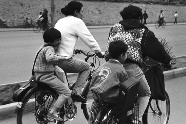 还记得上世纪70-80年代,我们自行车王国的情景吗?