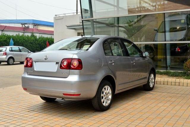 三厢菠萝回来了，但不是拉皮车，而是原版引进，比捷达漂亮多了