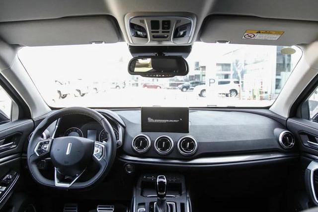 唯一不被骂的国产SUV,4根排气管吊打吉利,车主:加价提车很划算