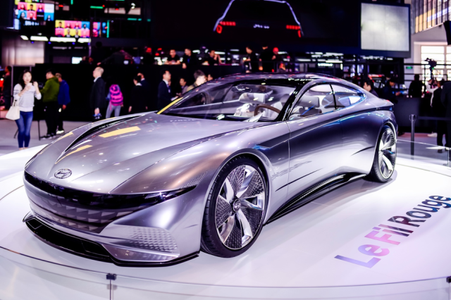 北京现代高性能轿跑LAFESTA发布，颜值爆表，比大众CC更划算！