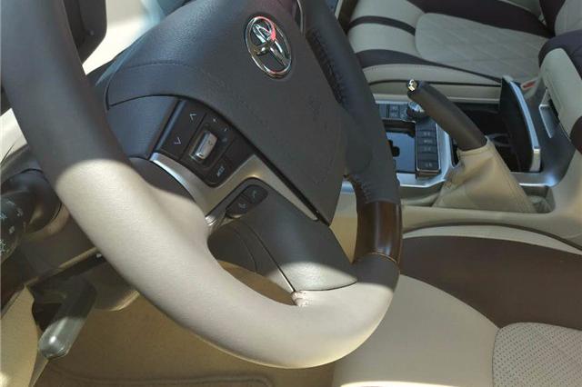 18款丰田酷路泽4000GXR 真皮座椅八气囊