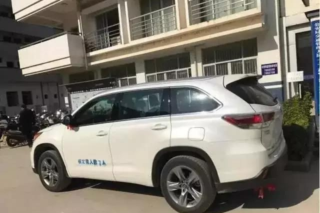 车管所提醒：这类私家车必须喷字，否则可能无法上路!