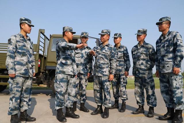 在军队考驾照有多难?每人12分扣完即被淘汰,不