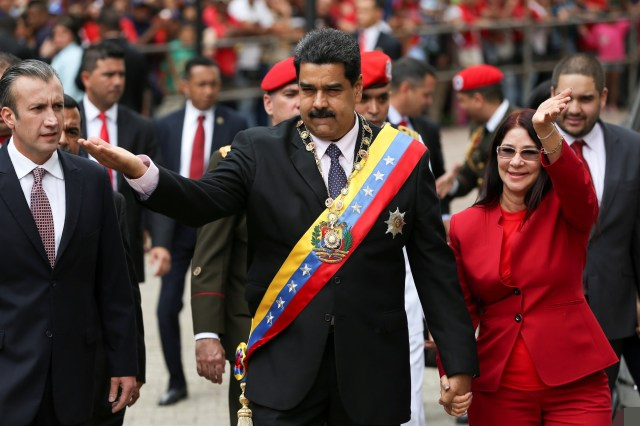 委内瑞拉总统马杜罗演讲时,遭遇爆炸袭击,上百