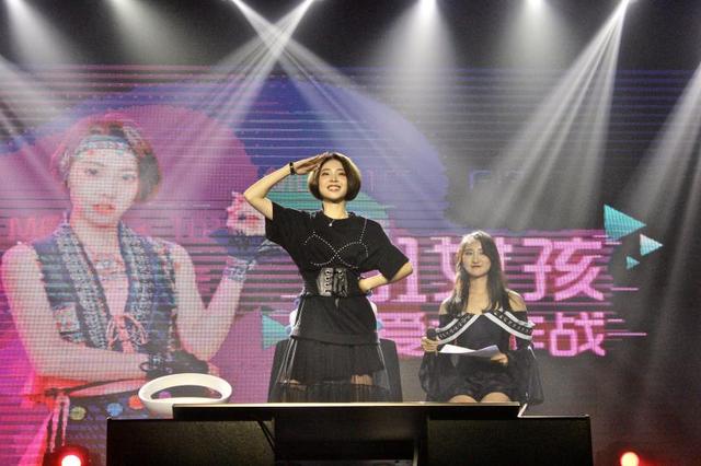 SING女团许诗茵登酷狗直播,与队长秦瑜变身德