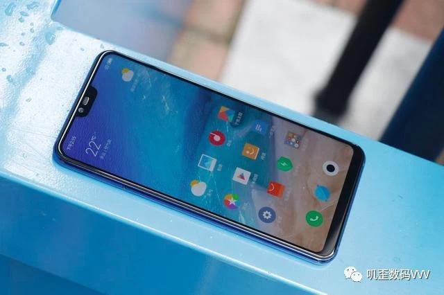 小米8青春版贴近成本价,采用跟华为P20同样