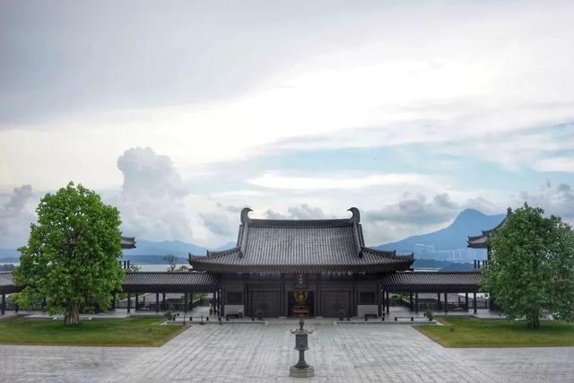 李嘉诚花 26 亿建的慈山寺，到底有多美？