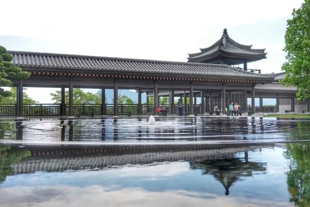 李嘉诚花 26 亿建的慈山寺，到底有多美？