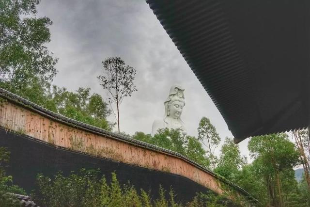 李嘉诚花 26 亿建的慈山寺，到底有多美？